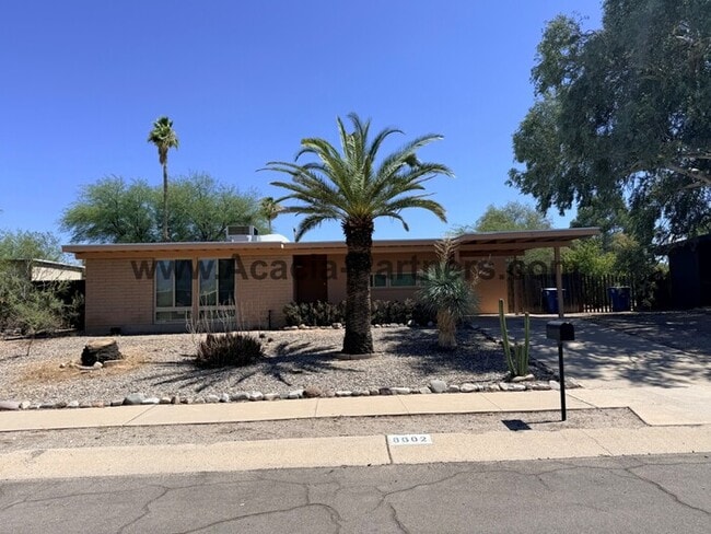 Building Photo - Eastside Three Bedroom Home