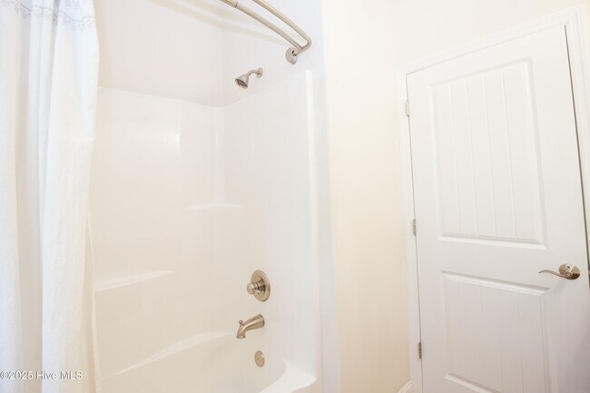 Building Photo - 5 Kemper Woods Ct