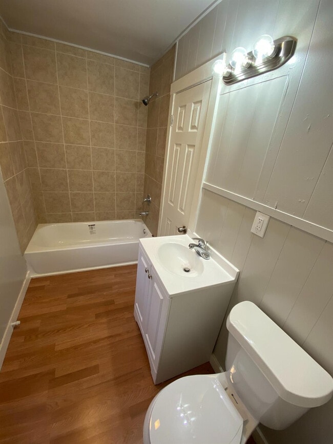 Building Photo - 2405 22nd St