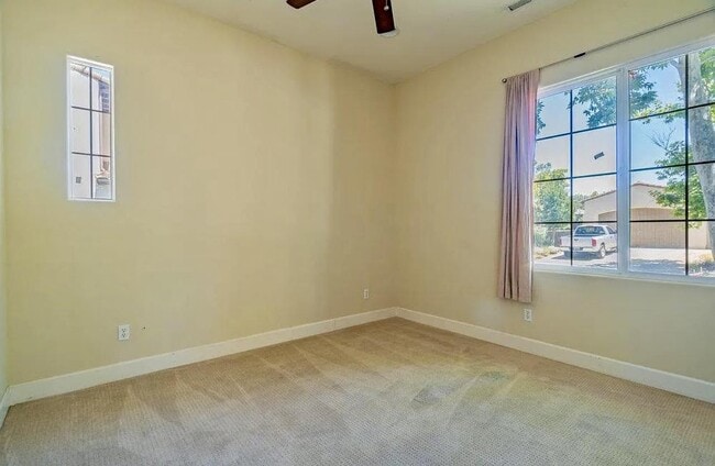 Building Photo - 2520 Club Dr
