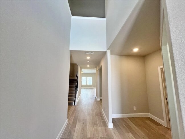 Building Photo - 678 Woodland Ave