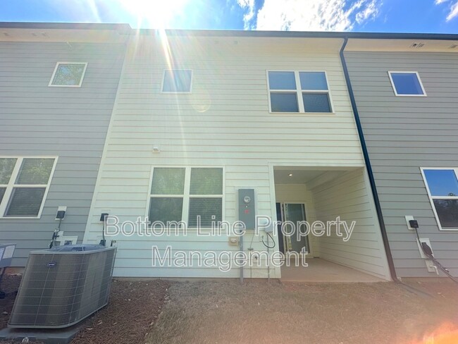 Building Photo - 9542 Munsing Dr