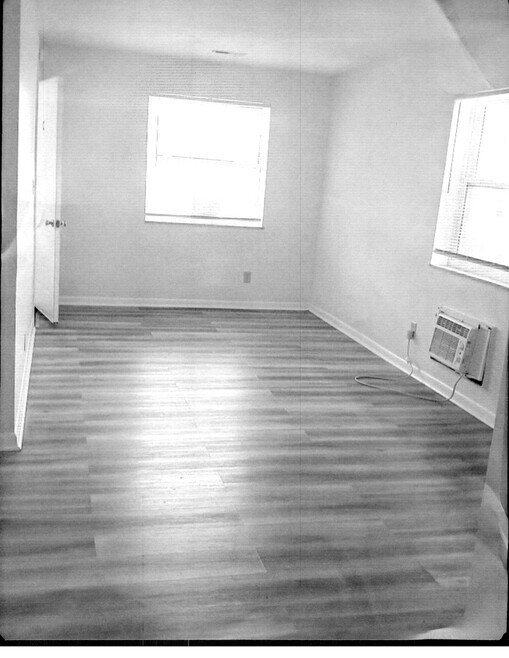 Building Photo - 1331 Chardon Ct