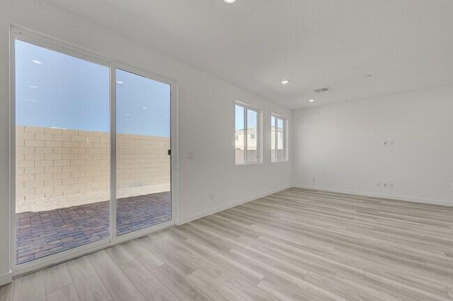 Building Photo - 8484 W Agate Ave