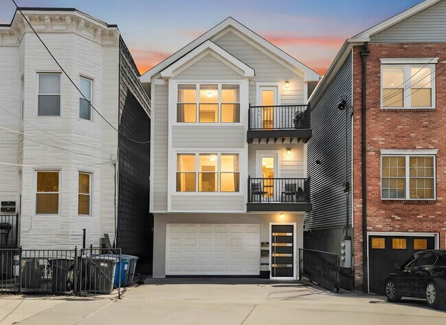 Building Photo - 126 OGDEN Ave