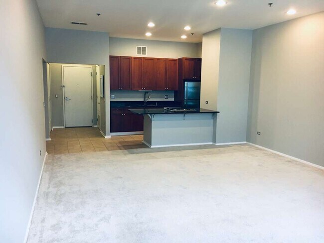 Building Photo - 130 S Canal St