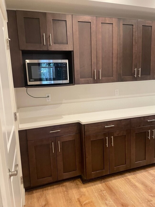 Building Photo - 2 bed/1 bath in Southeast Redmond