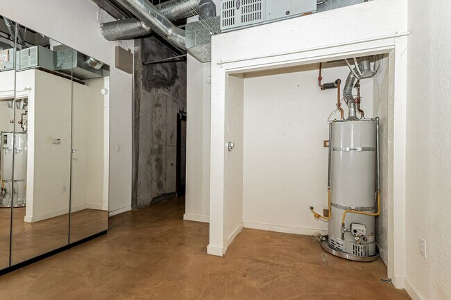 Building Photo - 2 Bedroom Condo Available In West Clawson Lofts!