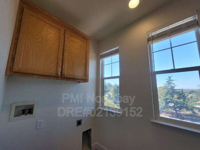 Building Photo - 481 Lexington Dr