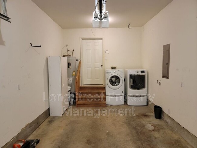 Building Photo - 3121 NE Flintlock Pl