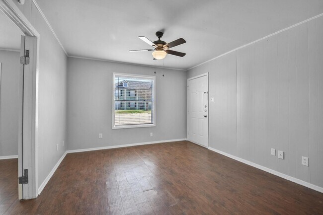 Building Photo - 1509 Broadmoor Dr
