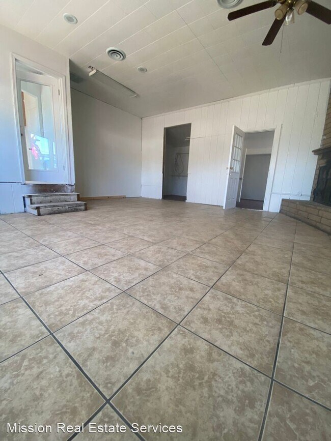 Building Photo - 3 br, 1 bath House - 801 El Toro Drive