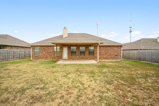 Building Photo - Lovely 3 bedroom 2 bath in excellent neigh...