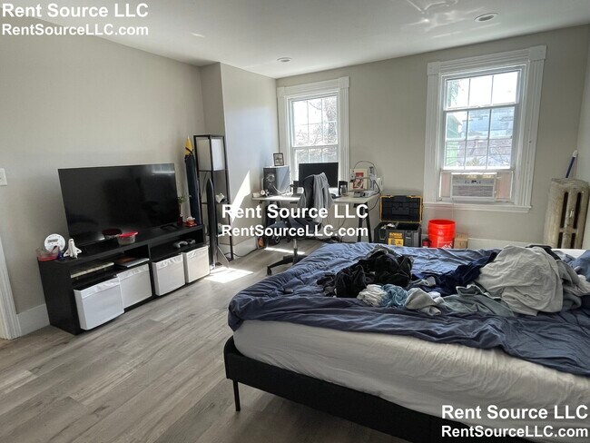 Building Photo - 73 Thorndike St