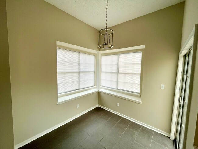 Building Photo - 3/2 townhouse for rent in Brandon 047!