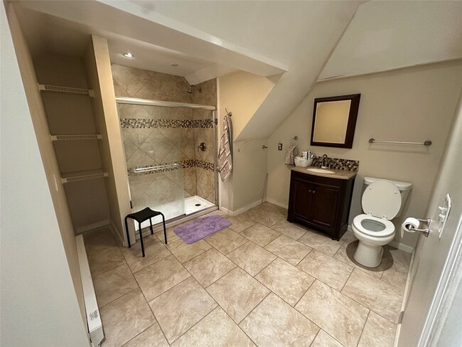 Building Photo - 19 Edwards St