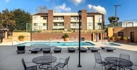 Building Photo - 2 Bedroom/ 2 Bath Condo In The Heart of Gl...