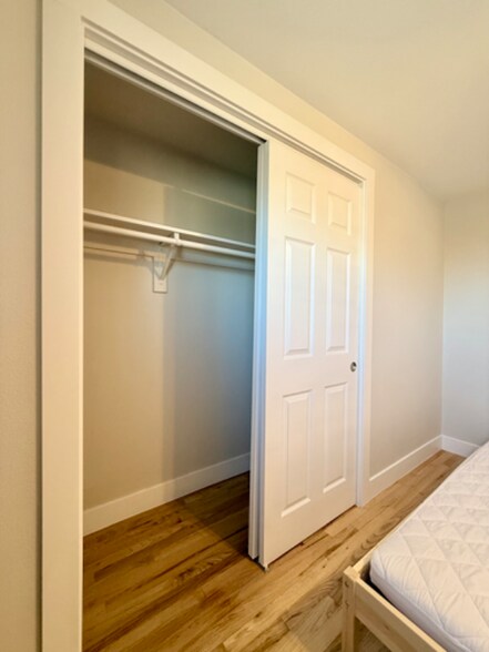 Building Photo - 9989 Dodge Dr