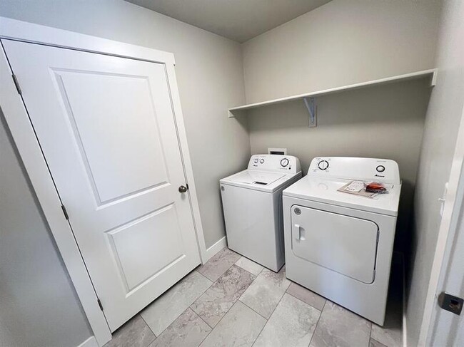 Building Photo - 38 E 1225 S