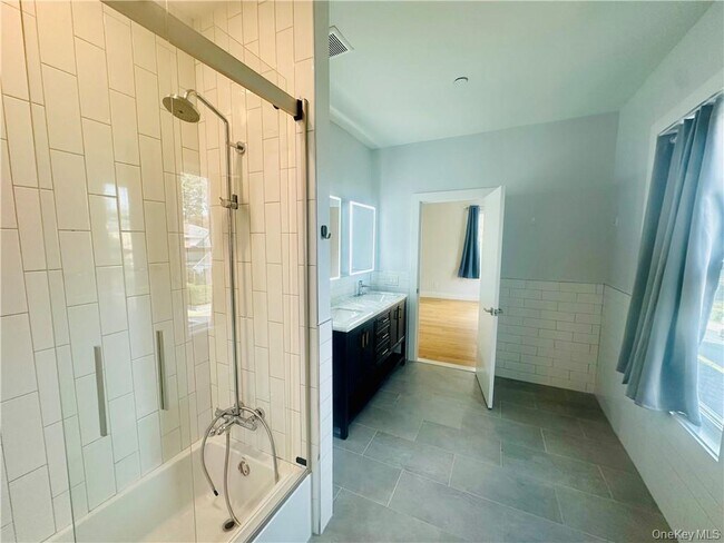 Building Photo - 56 Wildey St