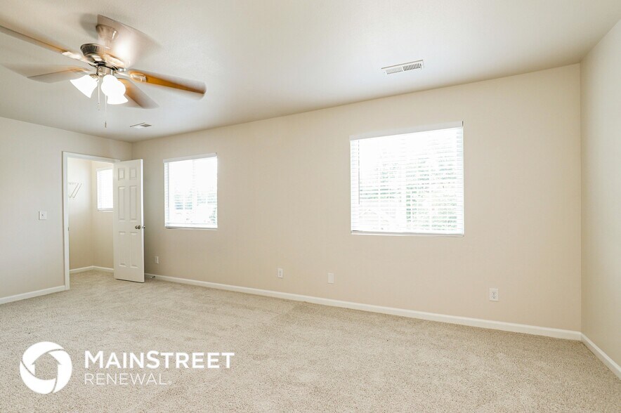 Building Photo - 5728 Hidden Lake Dr