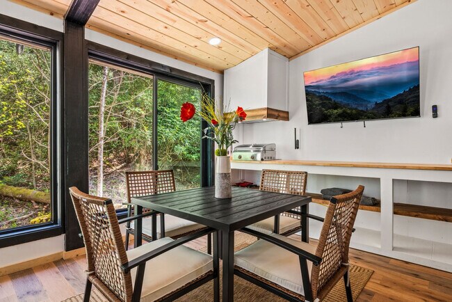 Building Photo - 152 Baxter Rd