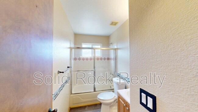 Building Photo - 4770 Beechvale Dr