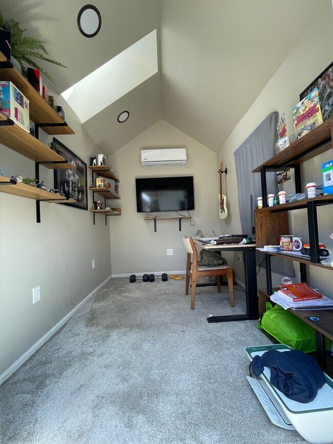 Building Photo - Gorgeous Mid century Modern home in San Carlos