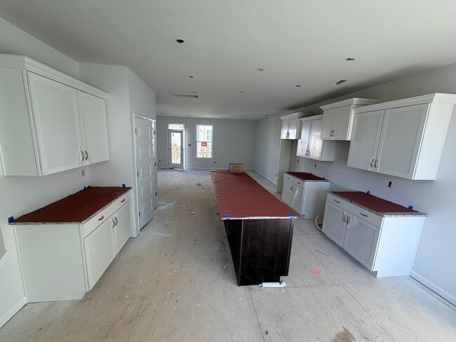 Building Photo - 121 This Wy