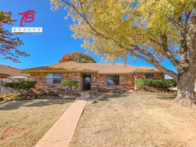 Building Photo - Spacious 3 bedroom, 2 bath single-family home in the desirable Lyrewood/Woodlake area of northwes...