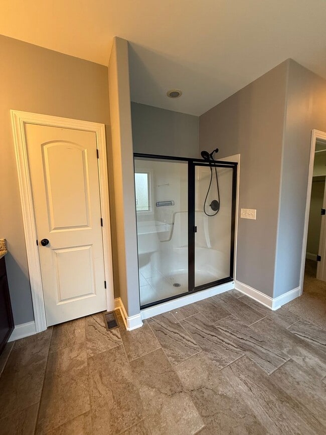 Building Photo - 3 Bedroom 3 Bath Pool Home in Columbia off...