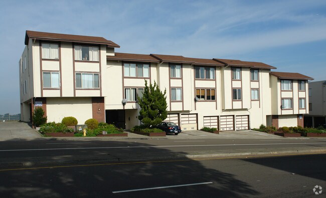 Primary Photo - 550 Clarinada Ave