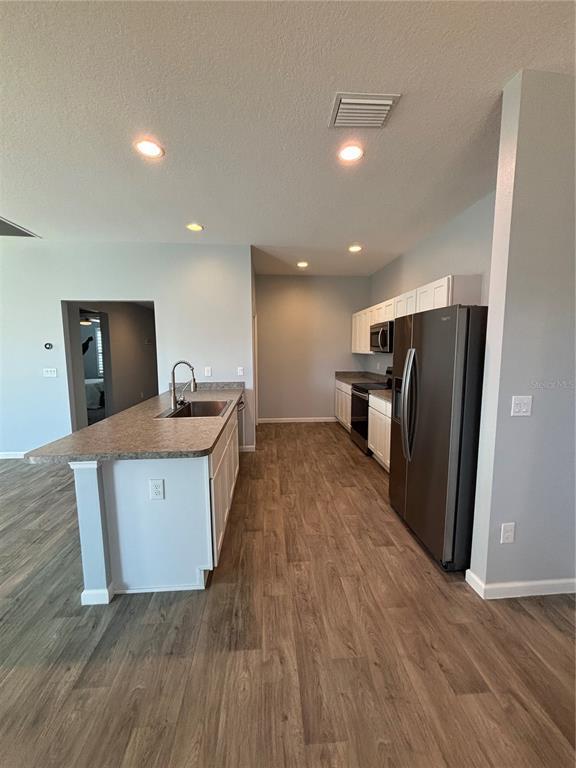 Building Photo - 3319 Rohan Rd