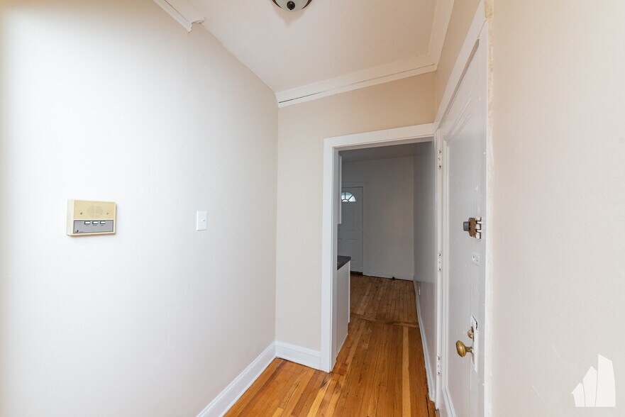 Building Photo - 4042 N Mozart St