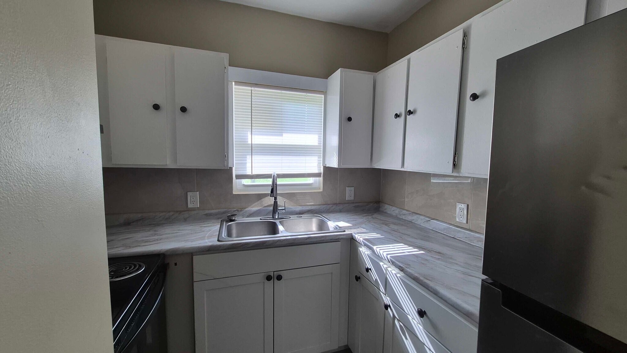 Building Photo - 300 Oxford Ave