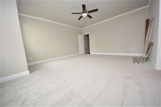Building Photo - 2170 Manor Pointe Dr
