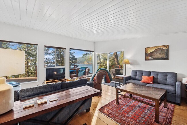 Primary Photo - Whitefish Home with Great Lake Views