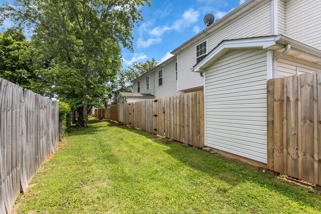 Building Photo - 414 Arapaho Dr