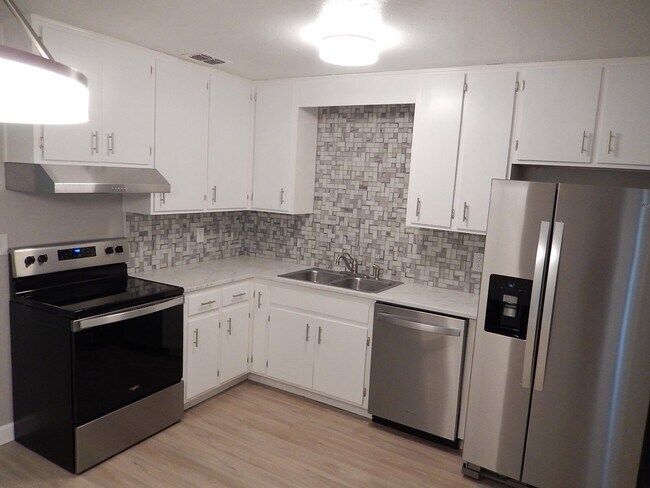 Building Photo - 520 Pasco Ct