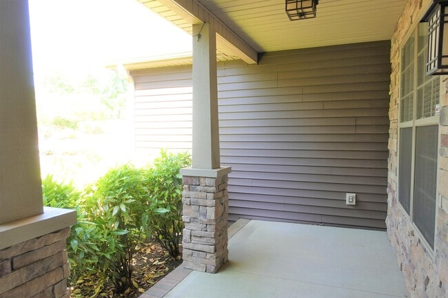 Building Photo - 1 Stoneledges Ln