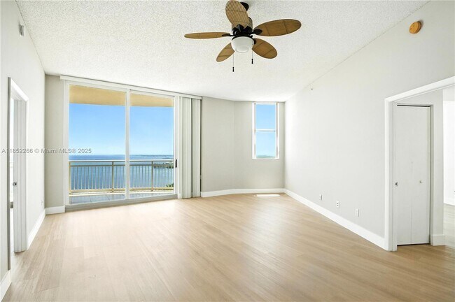 Building Photo - 2475 Brickell Ave
