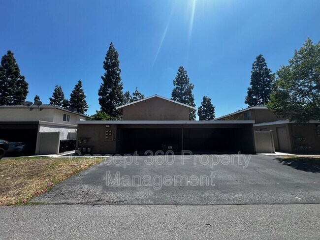 Building Photo - 13525 3/4-13524 Village Dr