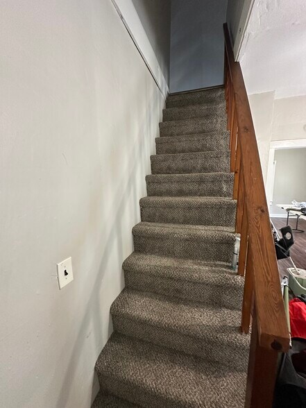 Building Photo - 841 Beecher St