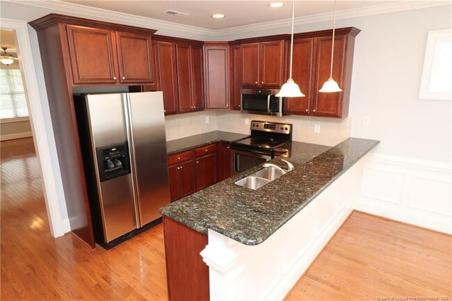 Building Photo - 5013 Sunny Creek Ln