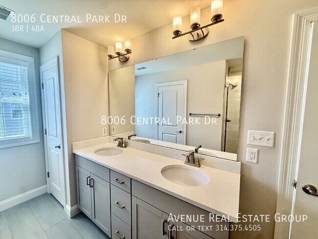 Building Photo - 8006 Central Park Dr