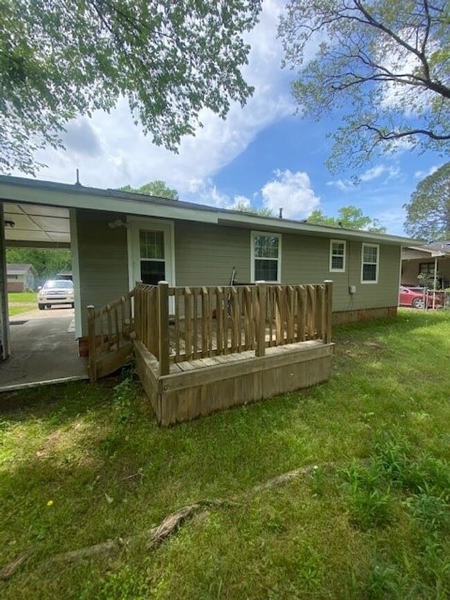 Building Photo - Cute 3 Bedroom Home In South Jackson