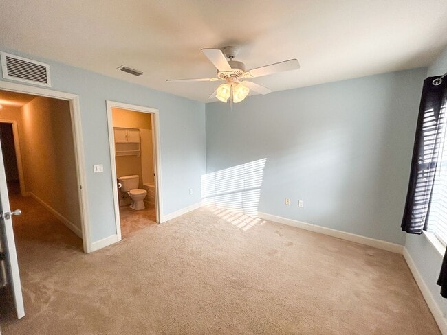 Building Photo - Woods Edge South #130