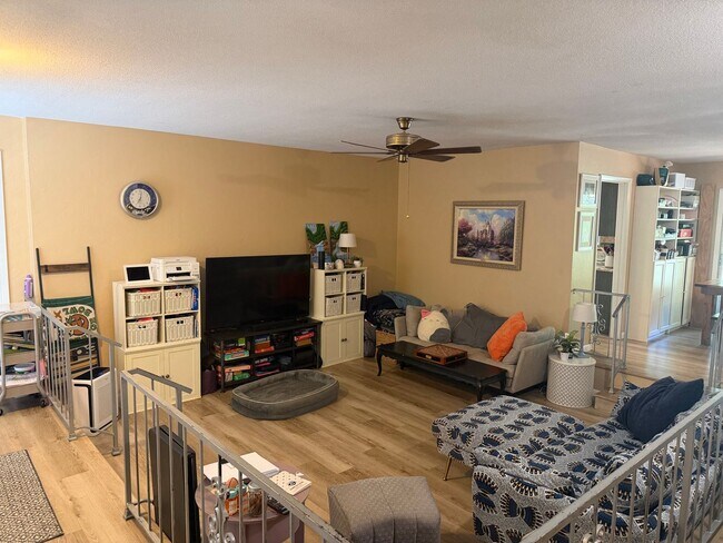 Building Photo - Beautiful 3 Bedroom 2 Bathroom House!!!