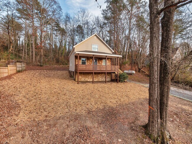 Building Photo - Adorable 3 BR 2 BA in Hixson