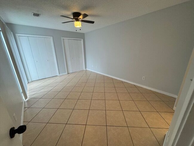 Building Photo - Gulf Breeze - Villa East - 3 bedroom, 2 ba...